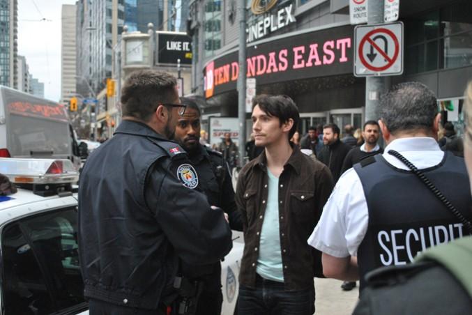 Northern Lights Man speaking with Toronto Police. PHOTO: Kosalan Kathiramalanathan