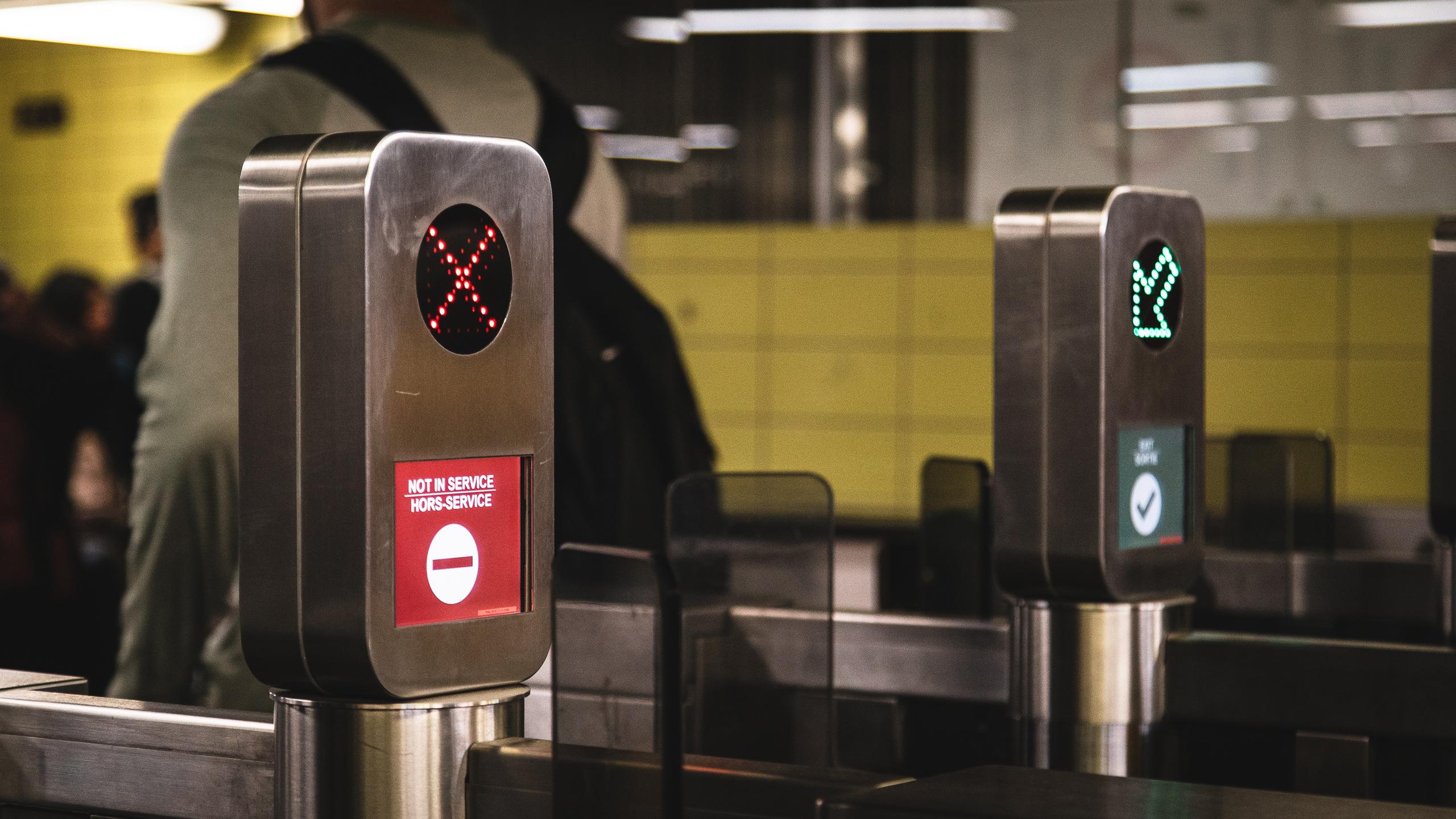 A photo of an out of service Presto machine in a TTCsubway station