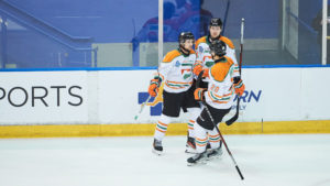 UQTR players huddle together
