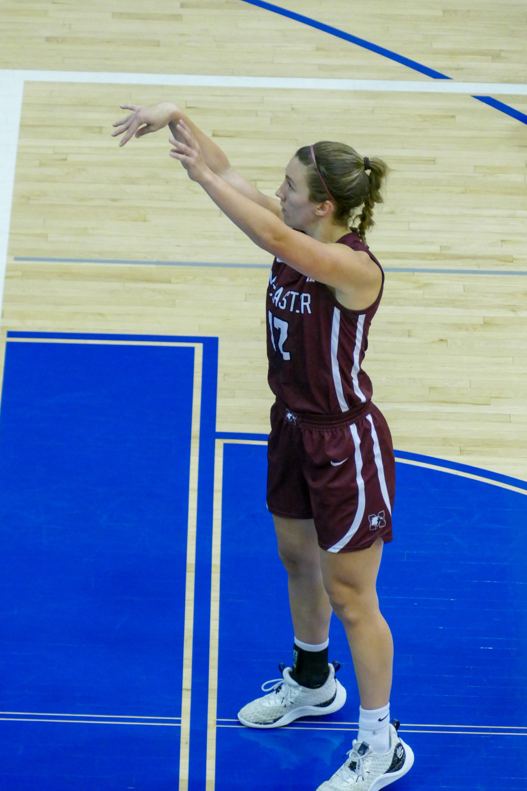 A McMaster Marauders player shoots a free throw