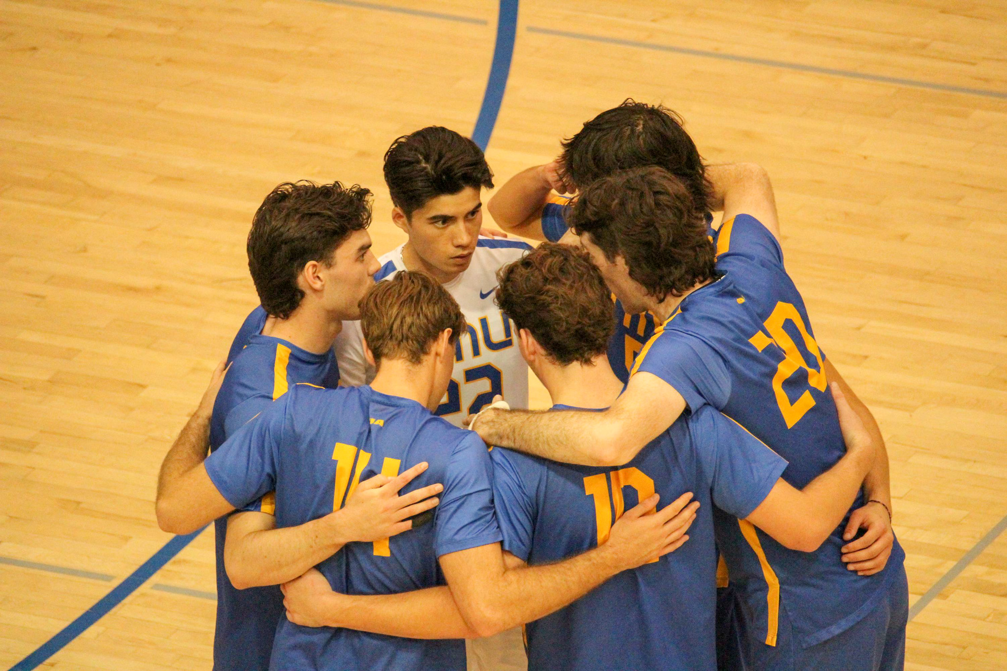 The TMU Bold volleyball talking before the game starts