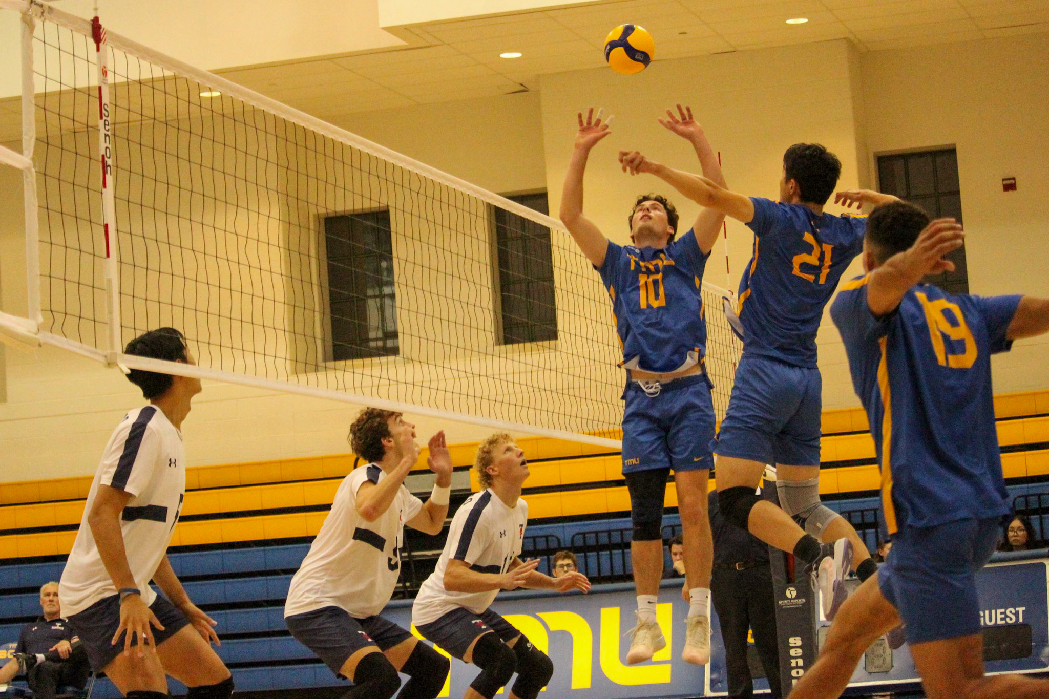 Taylor Wenzel setting up a pass for Bobby Tang