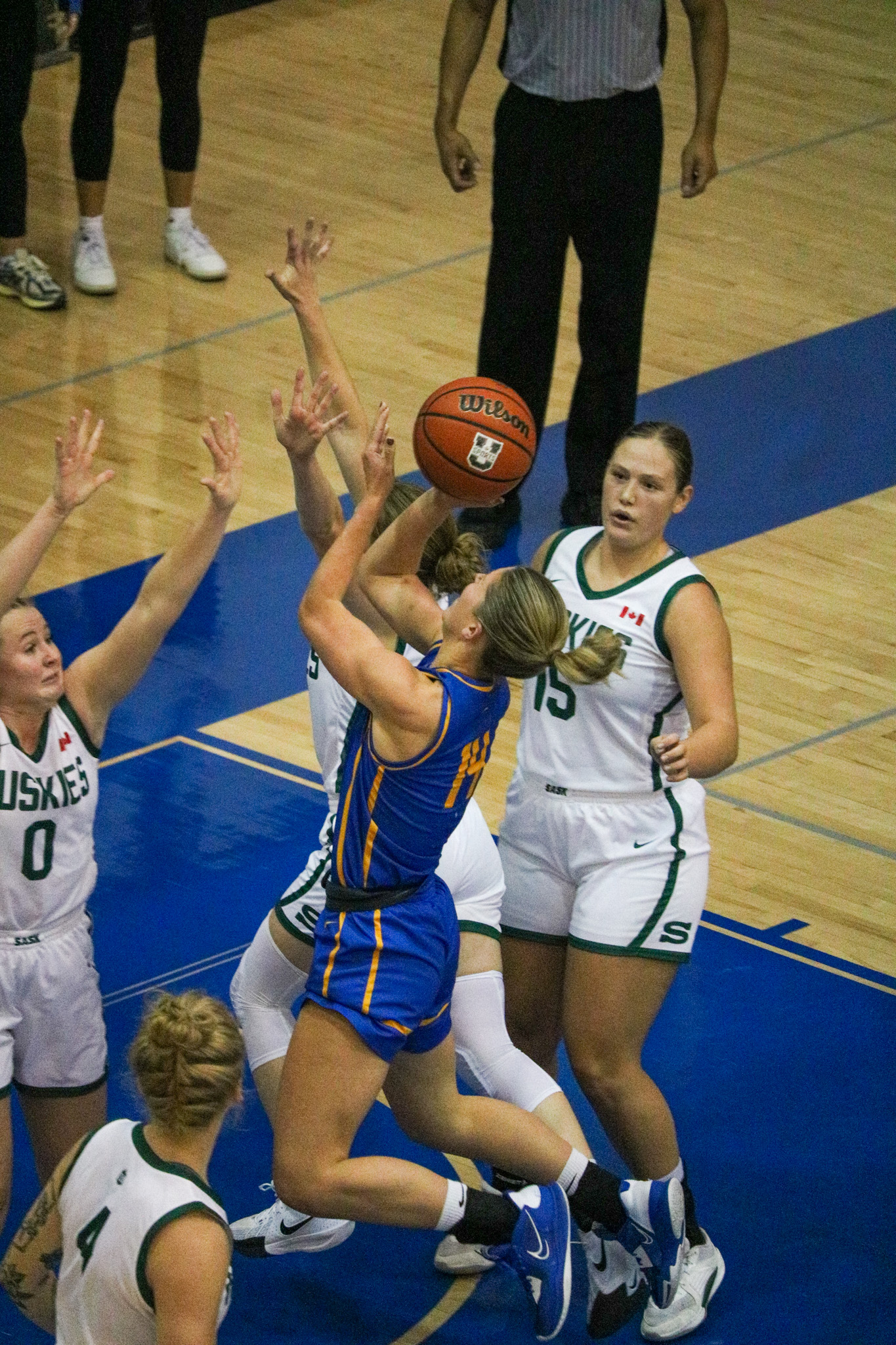 Kaillie Hall battles with Saskatchewan Huskies defenders below the net