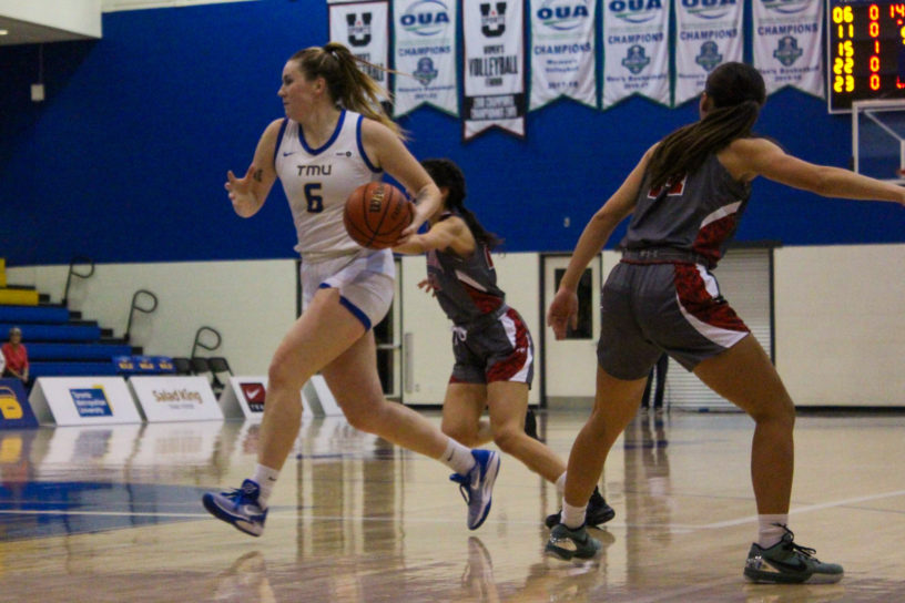 Haley Fedick dribbling with the ball