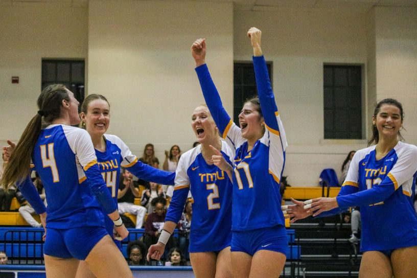 The TMU Bold women's volleyball team celebrating a point