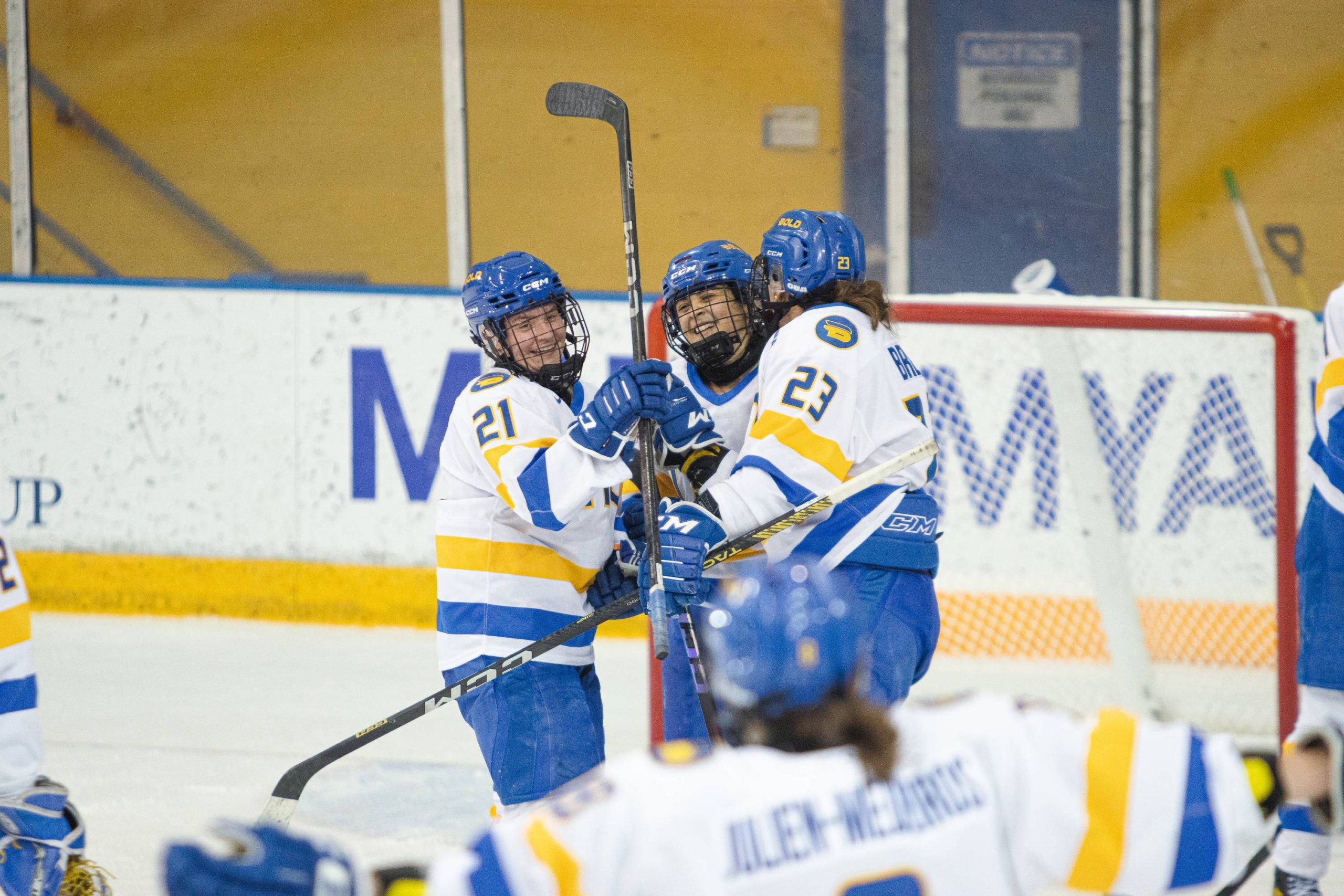 Jess Pollard and teammates celebrating the goal