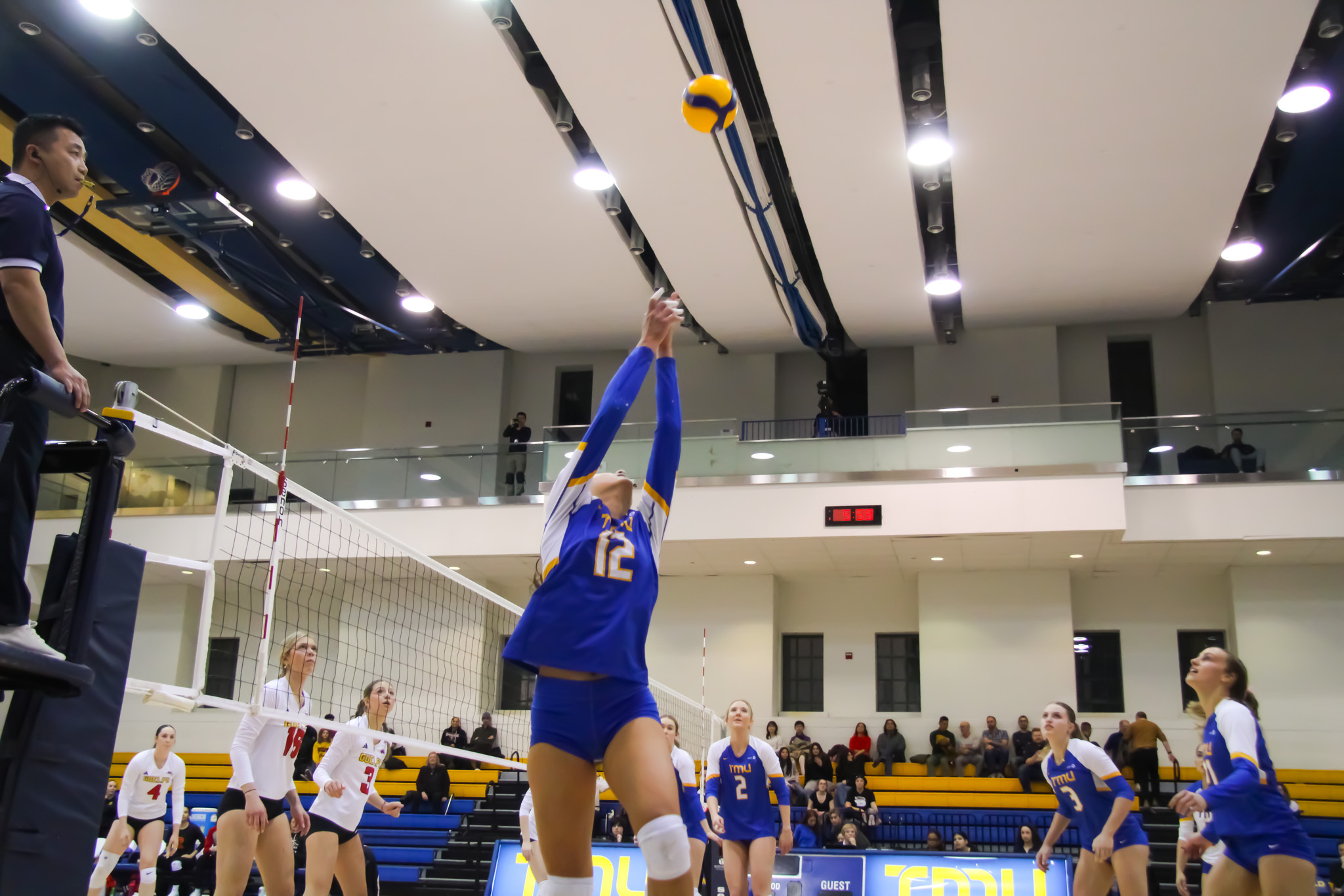 Scarlett Gingera hitting the ball to the other side of the court