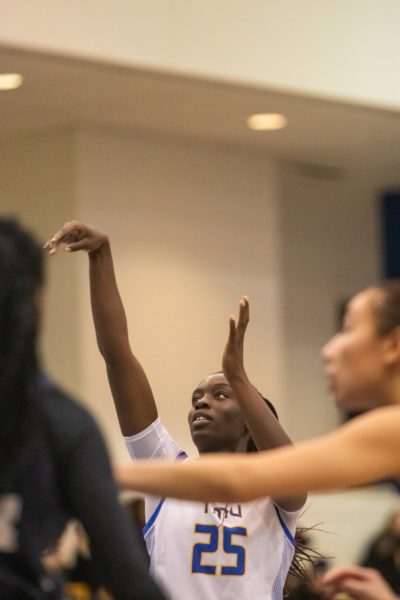 Jessica Keripe shooting from the free throw line