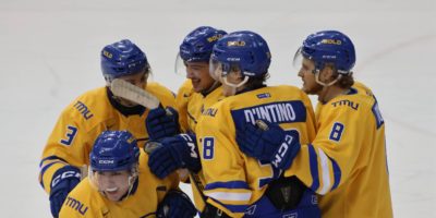 The TMU Bold men's hockey team celebrating a goal