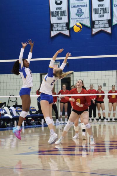 Jasmine Safar setting the ball to an outside hitter