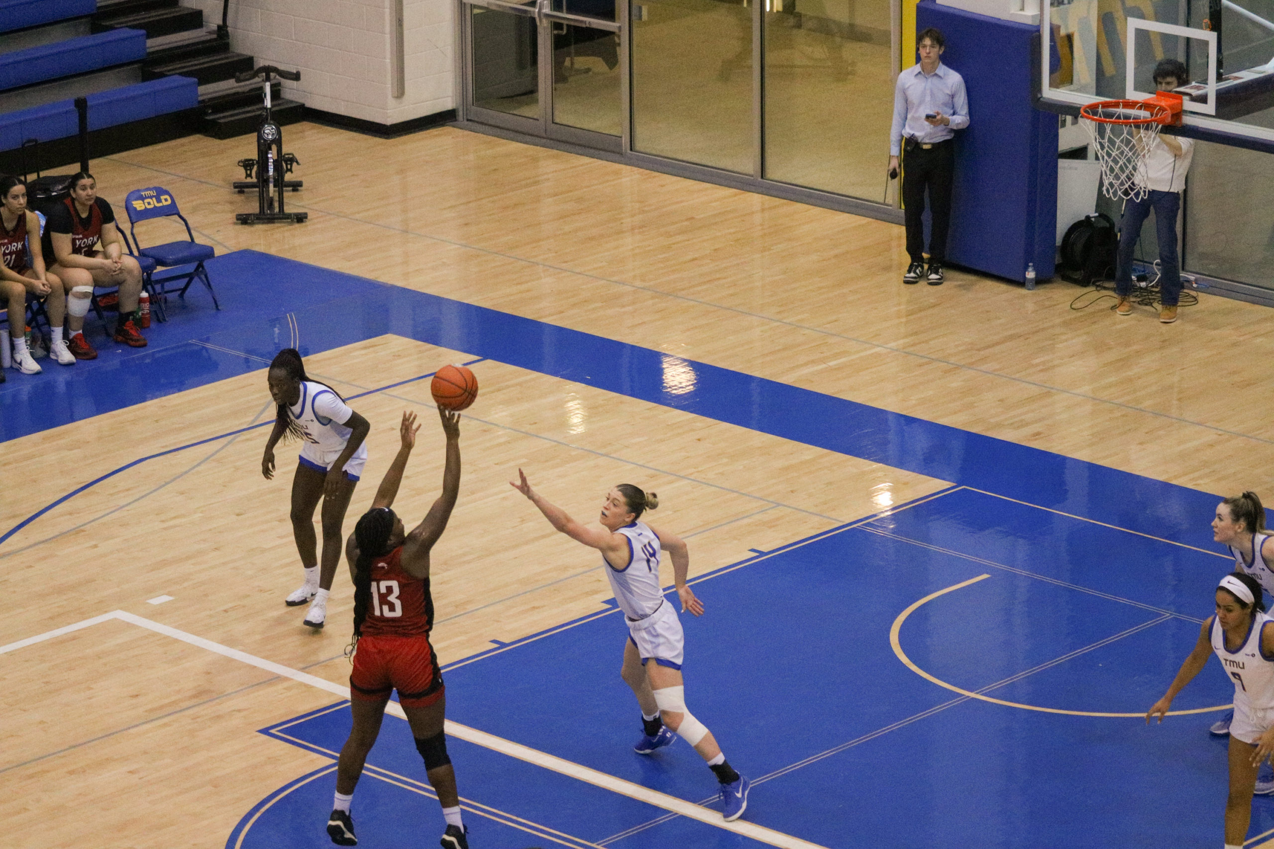 Kiara Leveridge shooting a double-pointer from the free throw line