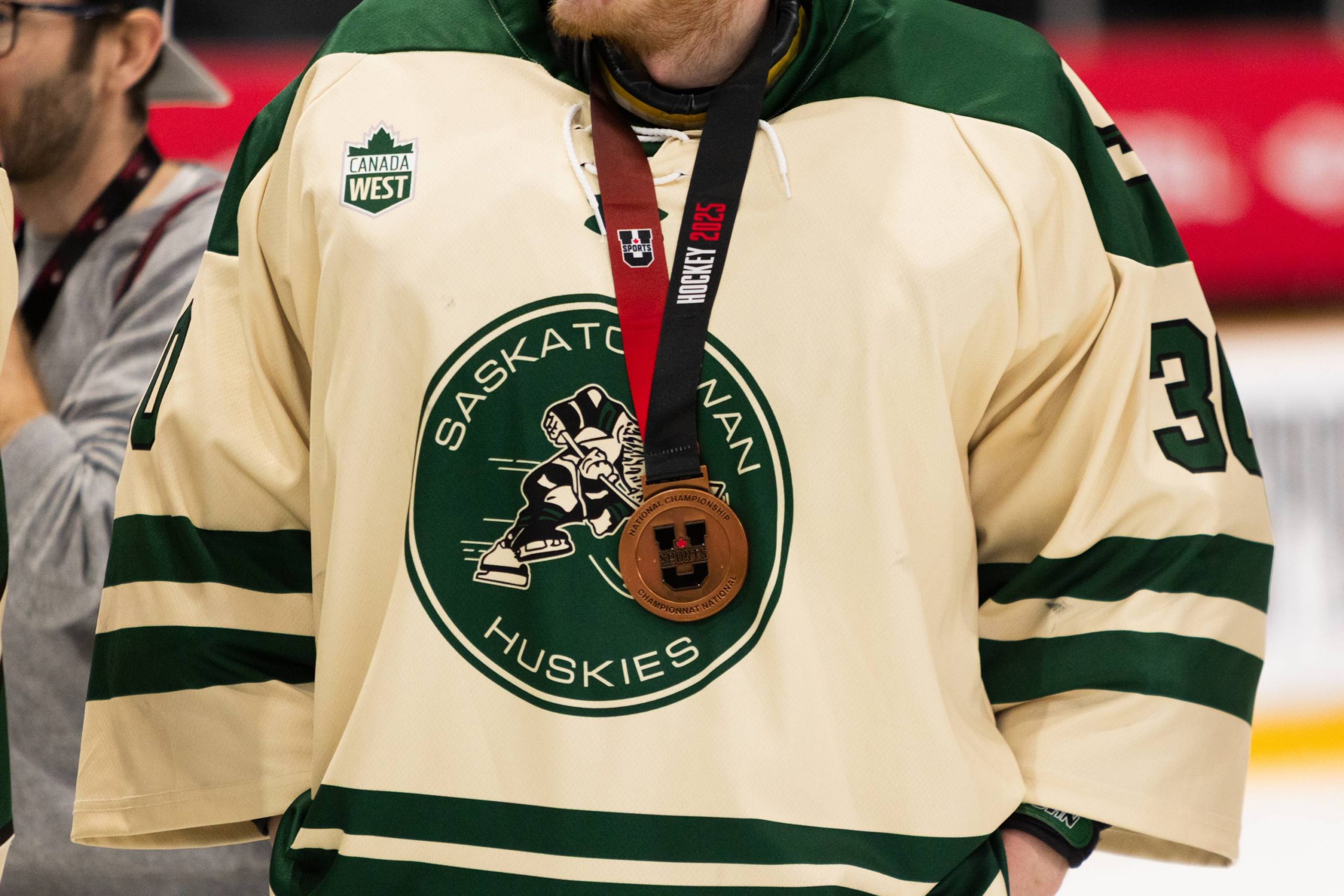 A huskie player with the Bronze medal