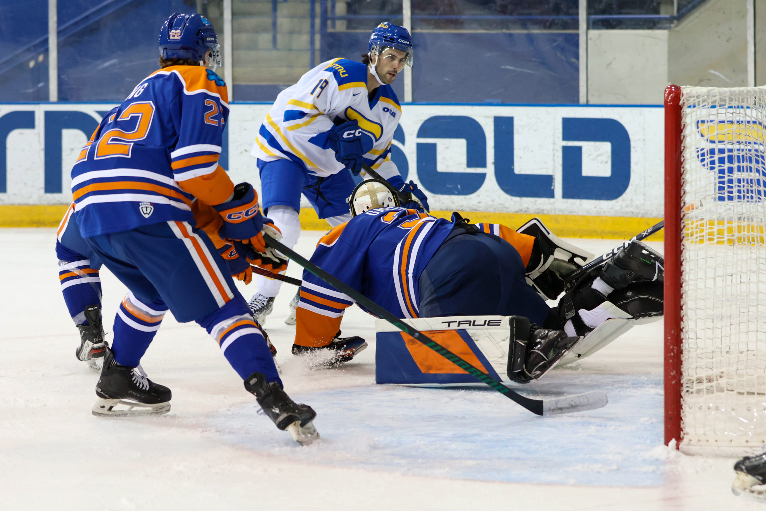An Ontario Tech goaltender rushes to the puck