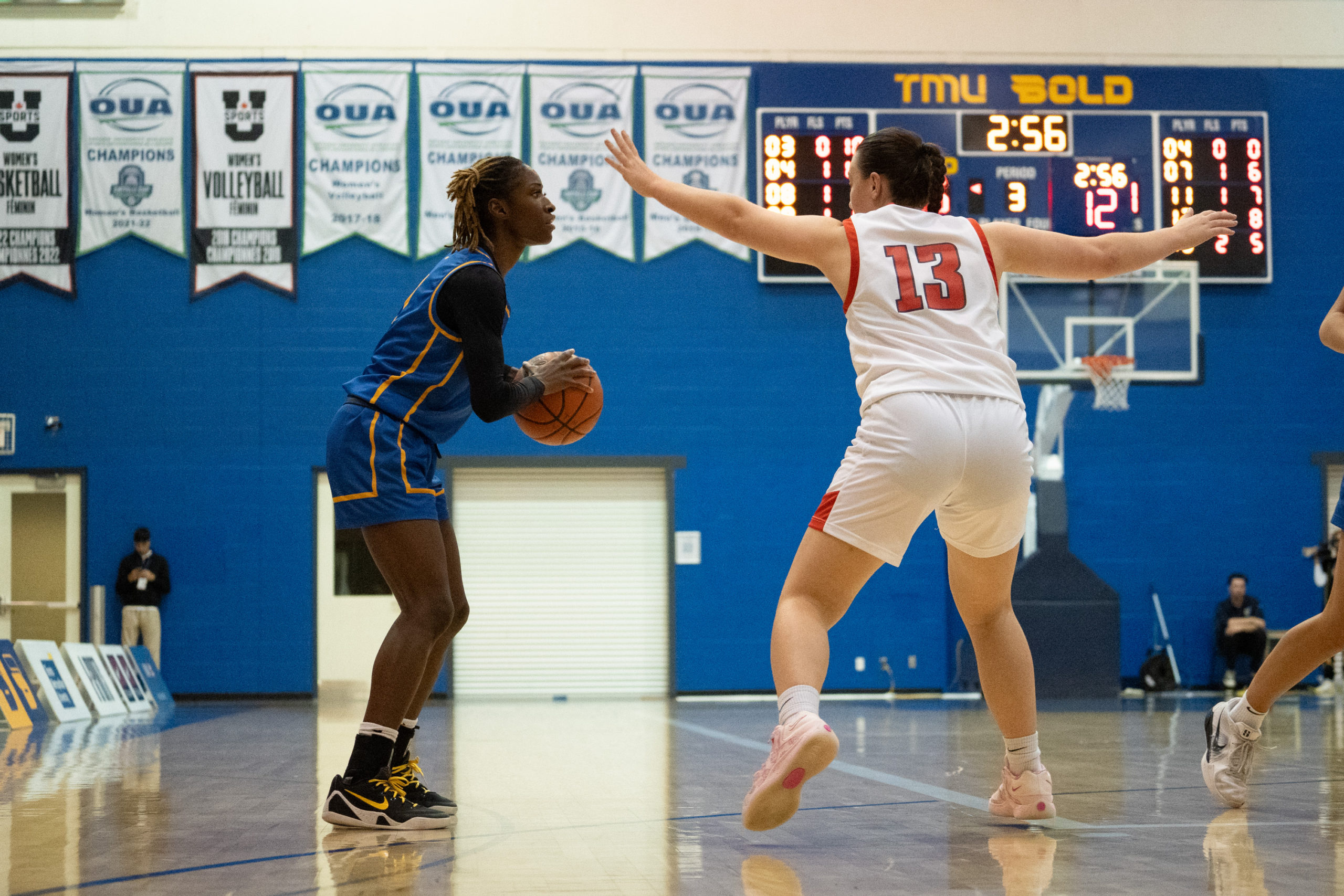 Myriam Kone pass on the right wing at the Mattamy Athletics Centre