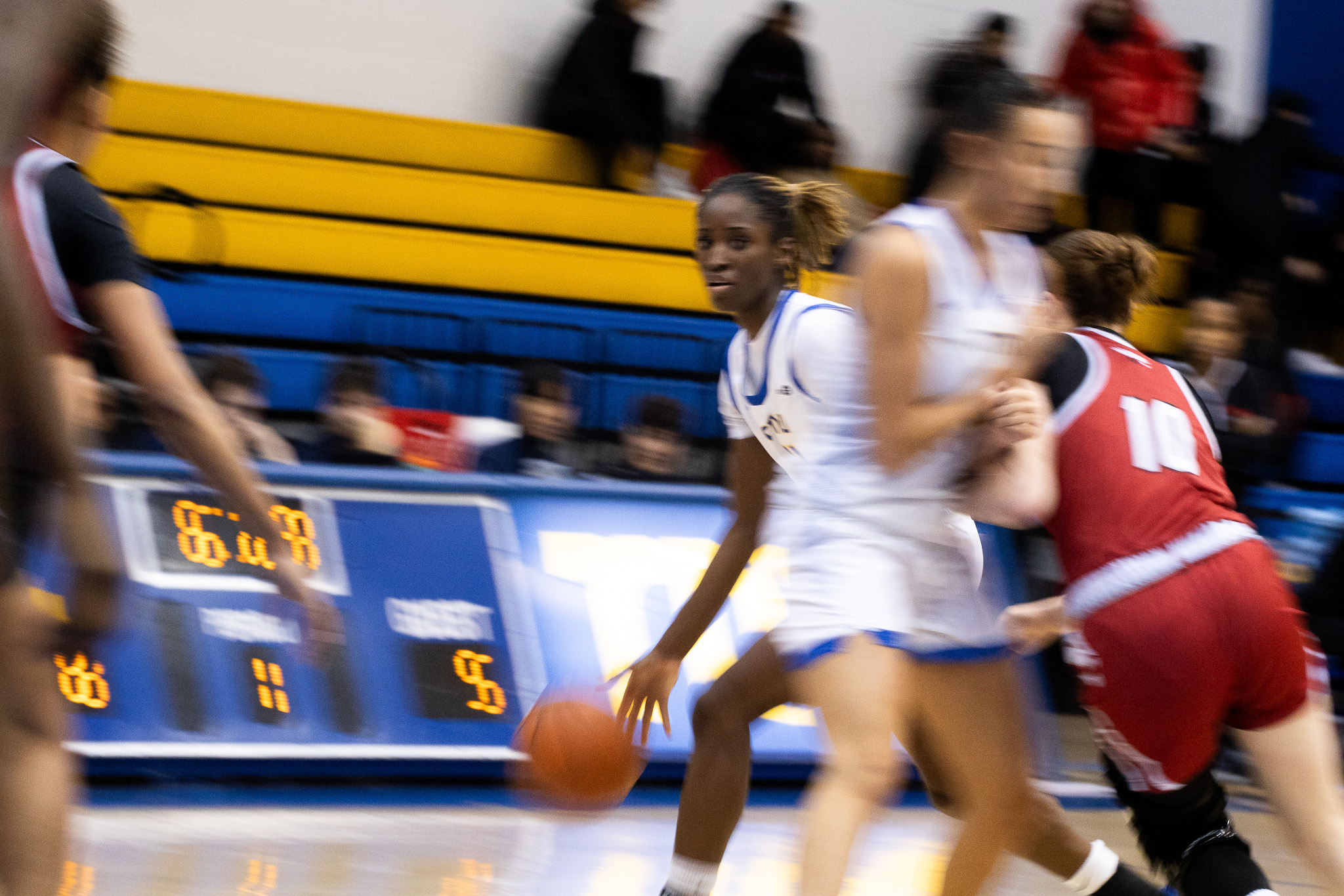 Myriam Kone coming off the pick and roll at the Mattamy Athletics Centre