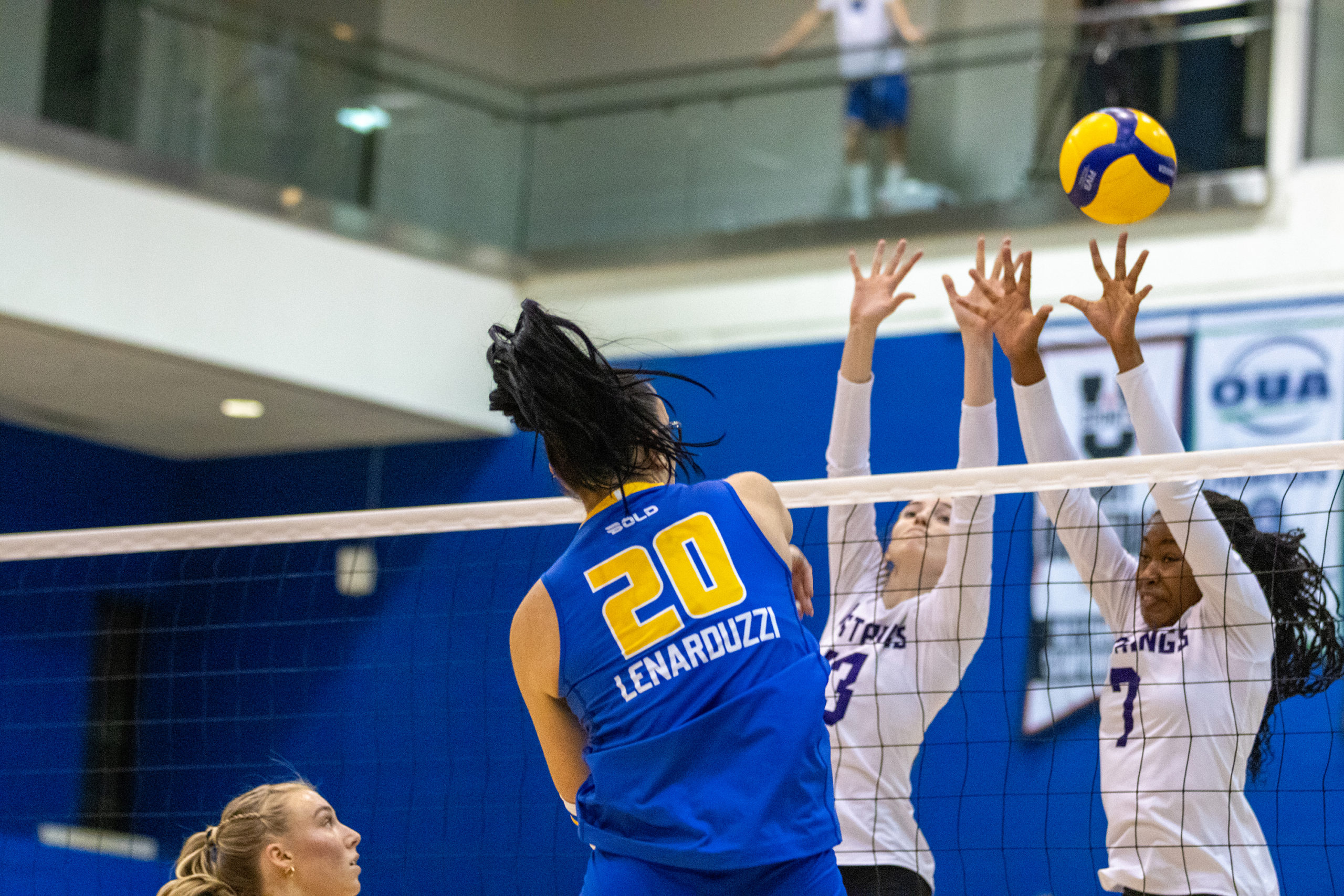 TMU sends the ball between Western blockers