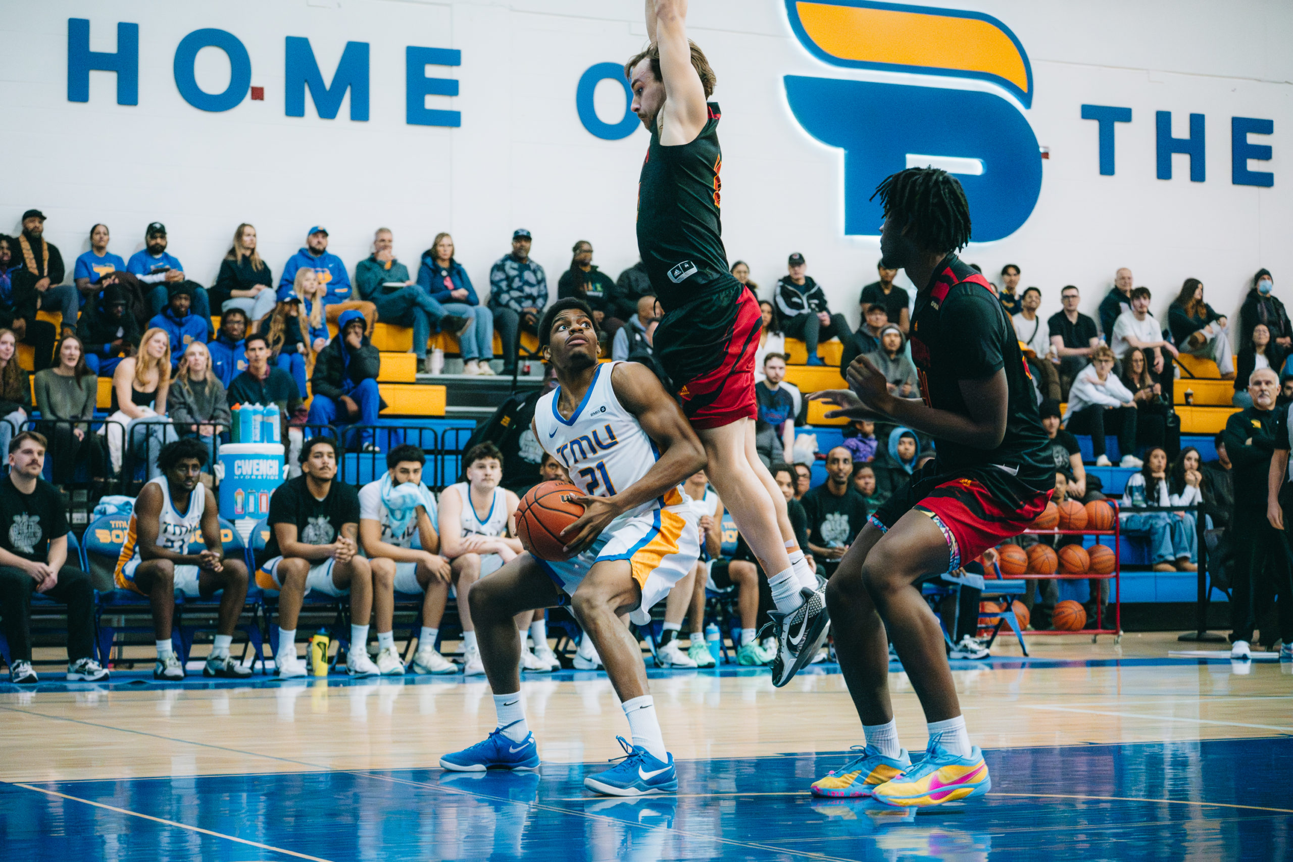 A TMU player prepares to take a shot amidst Guelph defenders surrounding him