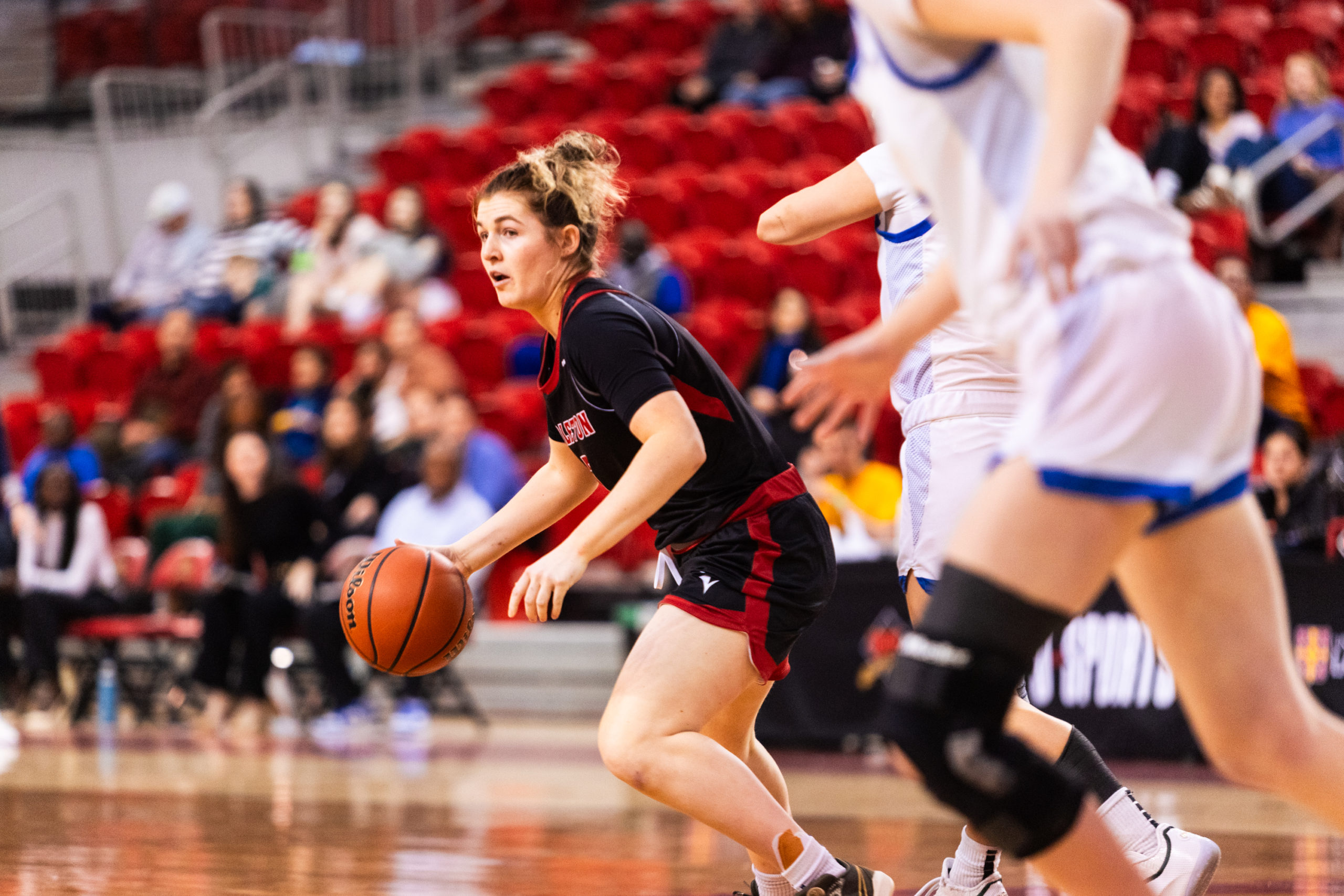 Carleton player dribbling the ball down the PEPS de l'Université Laval