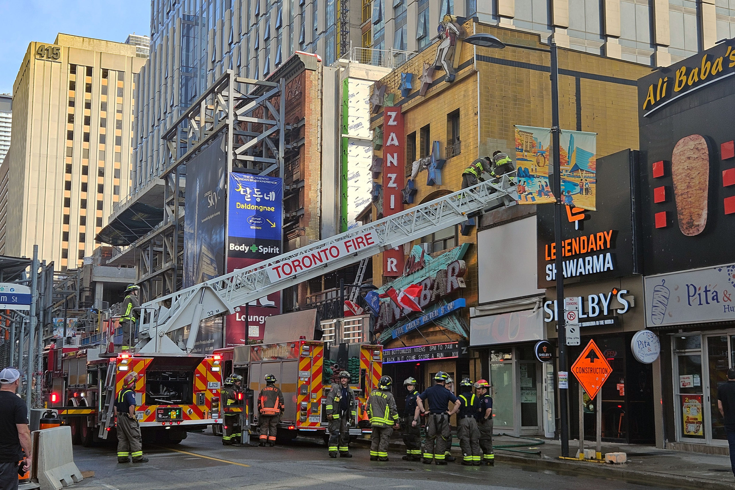 BREAKING: 3-alarm fire at Zanzibar strip club closes Yonge Street near campus