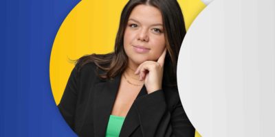 Composition of a woman on a background of blue, yellow and white circles.